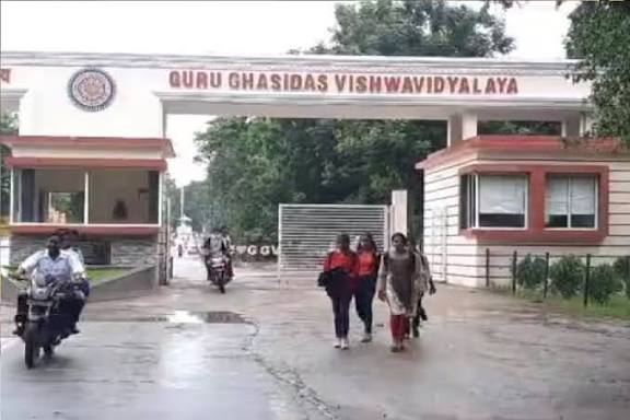 मुफ़्त लैपटॉप पर ₹21 हज़ार ‘दान’ का दबाव – जीजीयू का नया कारनामा