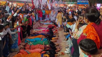 धमतरी में मां अंगार मोती मंदिर में आस्था का अद्भुत दृश्य, 47वें साल निभाई गई परंपरा धमतरी में मां अंगार मोती मंदिर में आस्था का अद्भुत दृश्य, 47वें साल निभाई गई परंपरा