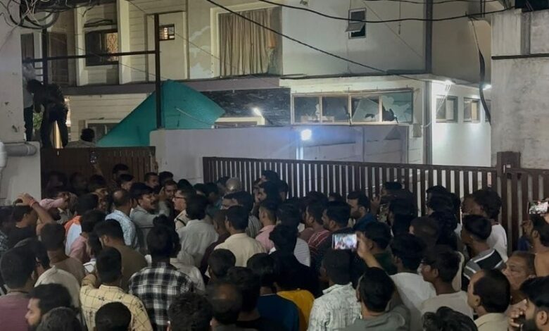 रसूखदार के बेटे का डिफेंडर से उत्पात, बेमेतरा में बवाल — आरोपी गिरफ्तार रसूखदार के बेटे का डिफेंडर से उत्पात, बेमेतरा में बवाल — आरोपी गिरफ्तार