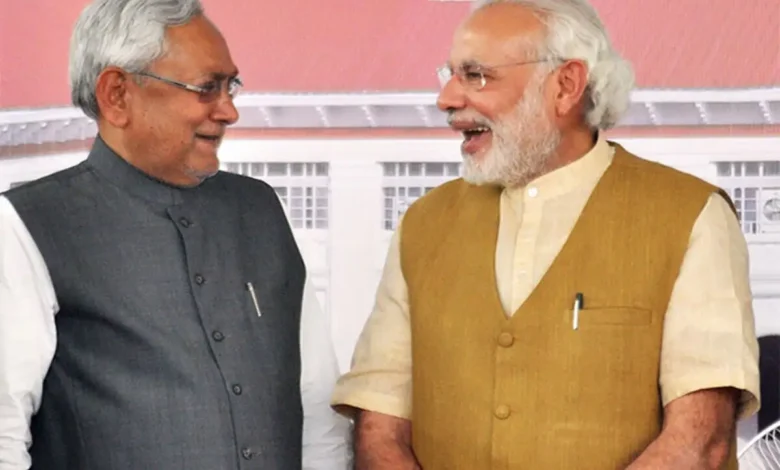 बिहार चुनाव में सियासी सरगर्मी तेज — 2 नवंबर को पीएम मोदी का पटना में रोड शो, जेडीयू ने गोपाल मंडल समेत 5 नेताओं को निकाला बिहार चुनाव में सियासी सरगर्मी तेज — 2 नवंबर को पीएम मोदी का पटना में रोड शो, जेडीयू ने गोपाल मंडल समेत 5 नेताओं को निकाला